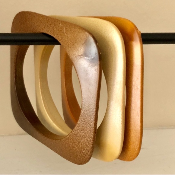 Beautiful Style Bangle Set - Picture 2 of 3